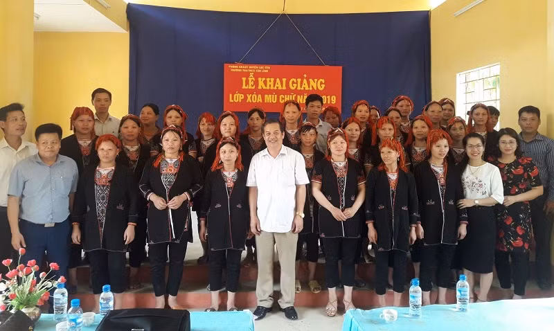 Một lớp học xóa mù chữ tại huyện Lục Yên, tỉnh Yên Bái. Ảnh: Việt Anh