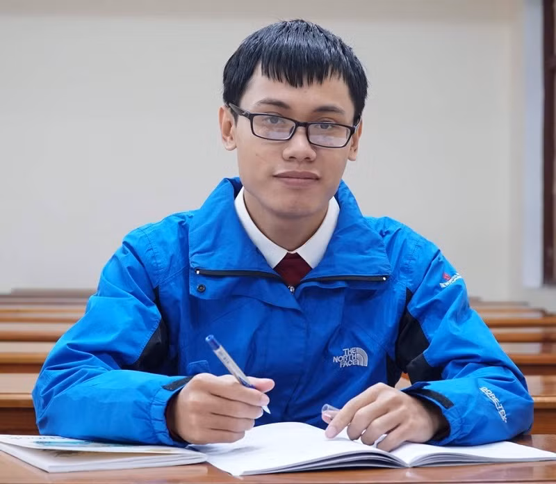 Đậu Đăng Thiện – SV ngành Sư phạm Hóa học, Viện Sư phạm Tự nhiên, Trường ĐH Vinh.