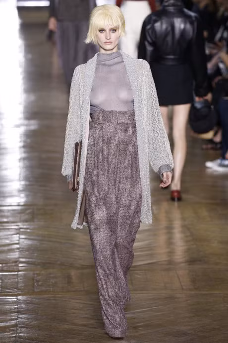 Thoi trang nguc tran khien nguoi xem phai phat nguong vi mac nhu khong mac - Anh 11