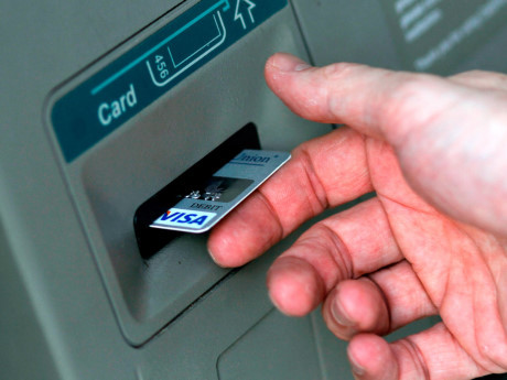 Những sự cố thường gặp khi sử dụng ATM và cách khắc phục - Ảnh 3 Nhung su co thuong gap khi su dung ATM va cach khac phuc - Anh 3