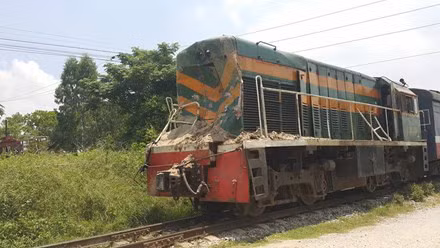 Tong trung xe tai, dau tau hoa bi hu hong nang - Anh 1