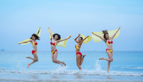 Mặc bikini thị phạm thí sinh The Face, Phạm Hương lộ khuyết điểm trông thấy - Ảnh 9 Mac bikini thi pham thi sinh The Face, Pham Huong lo khuyet diem trong thay - Anh 9