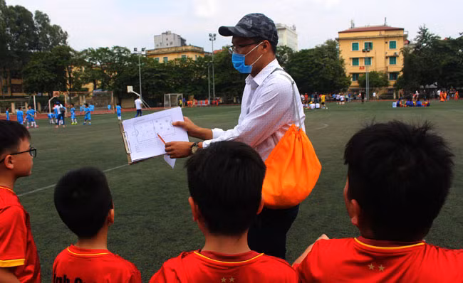 300 học sinh tham dự Giải bóng đá chào mừng Kỷ niệm 1010 năm Thăng Long - Hà Nội ảnh 13