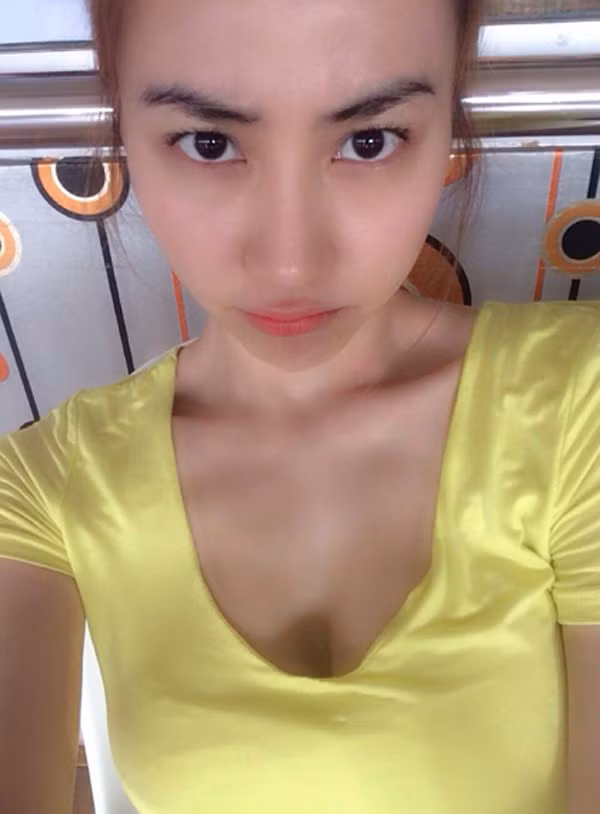 Người hâm mộ dễ dàng nhận ra vóc dáng Ngân Khánh không còn đầy đặn, khỏe khoắn như thời gian trước. Người hâm mộ dễ dàng nhận ra vóc dáng Ngân Khánh không còn đầy đặn, khỏe khoắn như thời mới vào nghề.