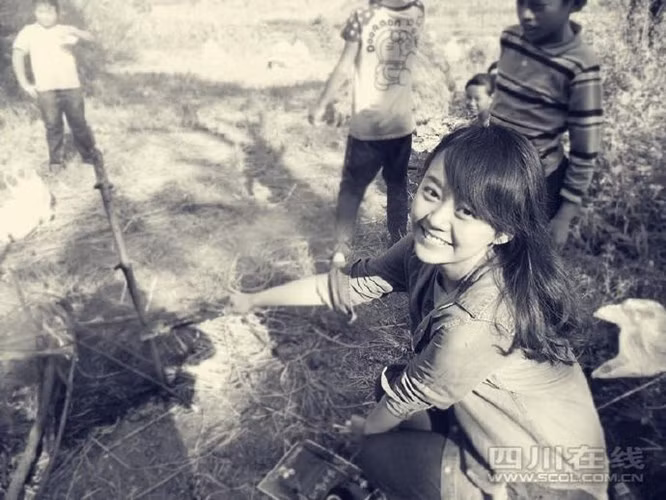 Nữ thạc sĩ xinh đẹp tình nguyện lên miền núi dạy trẻ ảnh 3