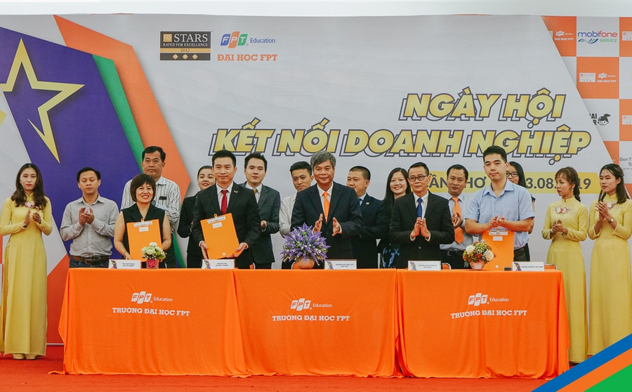 Lễ ký kết thỏa thuận hợp tác giữa Trường ĐH FPT Cần Thơ và các doanh nghiệp