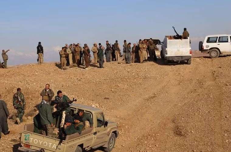 Khám kho vũ khí người Kurd trước giờ đánh IS ảnh 8