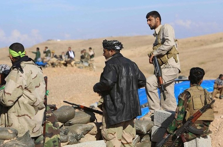 Khám kho vũ khí người Kurd trước giờ đánh IS ảnh 6