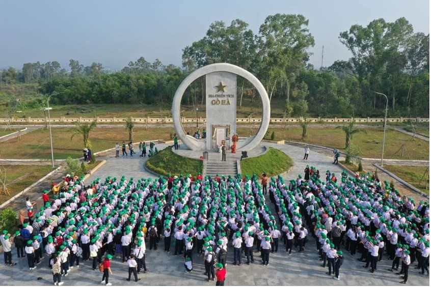 Học sinh Trường THCS Nguyễn Phú Hường viếng và tham quan tại địa điểm chiến thắng Gò Hà, xã Hòa Khương. Học sinh Trường THCS Nguyễn Phú Hường viếng và tham quan tại địa điểm chiến thắng Gò Hà, xã Hòa Khương.