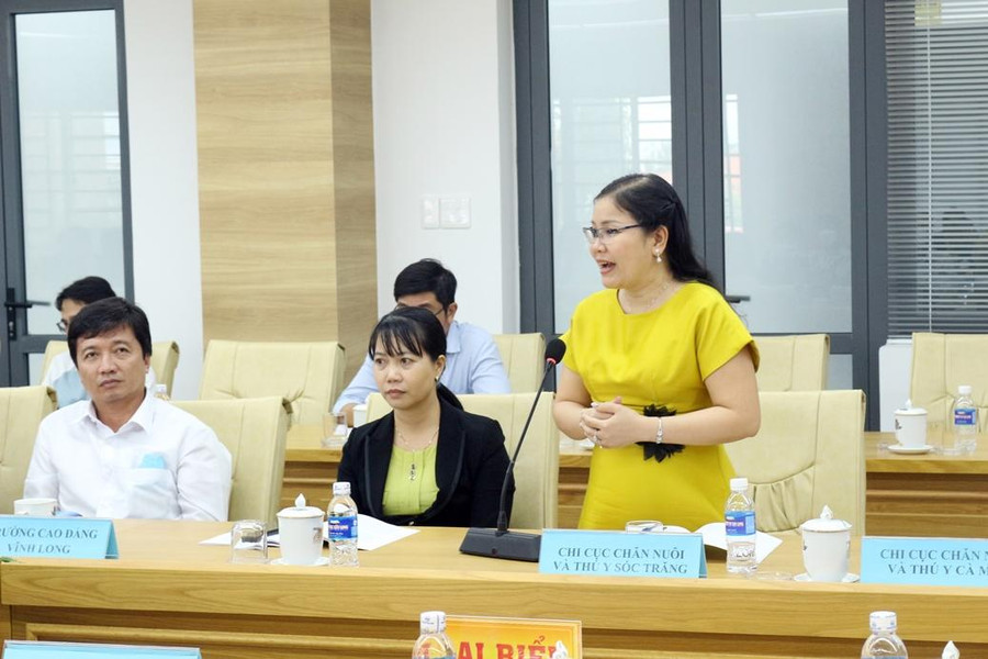 Các đại biểu trao đổi tại hội thảo. Các đại biểu trao đổi tại hội thảo.