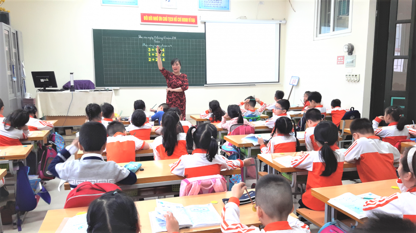Cô Vũ Thị Hồng Hạnh còn là chủ nhiệm lớp giỏi và luôn "tròn vai" việc nhà. Cô Vũ Thị Hồng Hạnh còn là chủ nhiệm lớp giỏi và luôn "tròn vai" việc nhà.