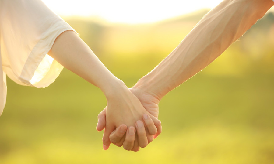 Cha mẹ nên cởi mở với bạn của con mình. Ảnh minh họa.