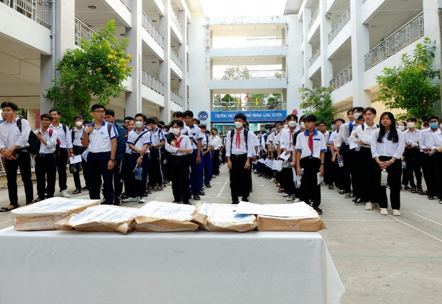 Gần 390 thí sinh tham dự kỳ thi.