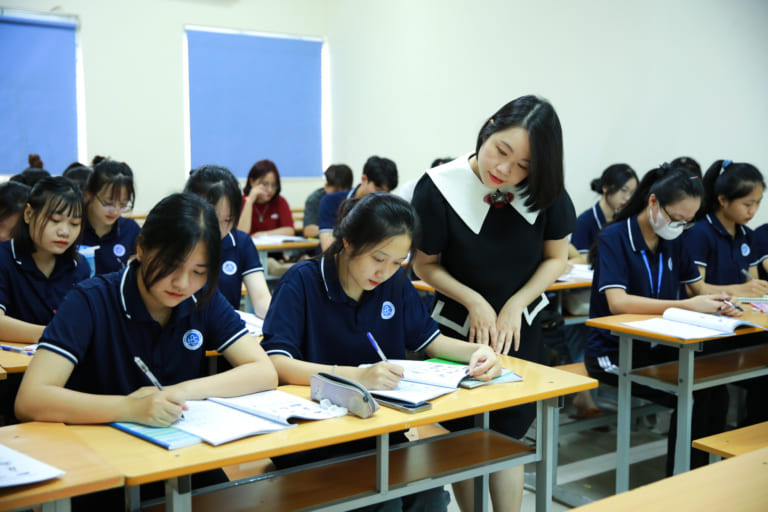 Một lớp học của Khoa Ngôn ngữ và Văn hóa Hàn Quốc, Trường Cao đẳng Công nghệ Bách khoa Hà Nội. Một lớp học của Khoa Ngôn ngữ và Văn hóa Hàn Quốc, Trường Cao đẳng Công nghệ Bách khoa Hà Nội.
