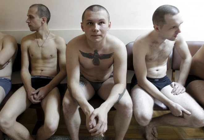 Sóng Tiền Đường quật ngã du khách lọt top ảnh tuần