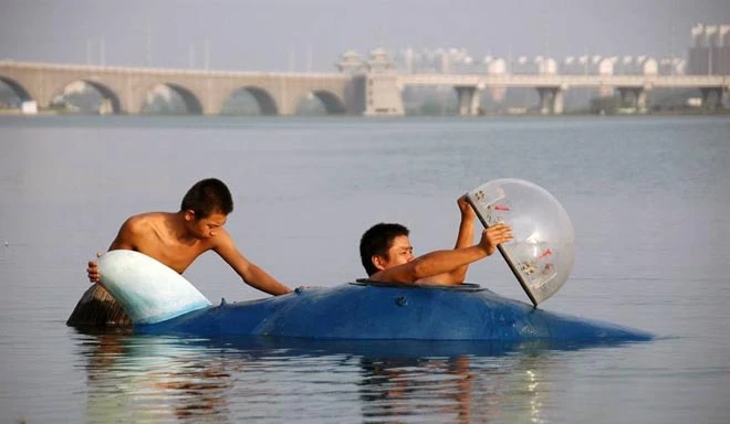 Nông dân Trung Quốc chế tàu bay, xe tăng