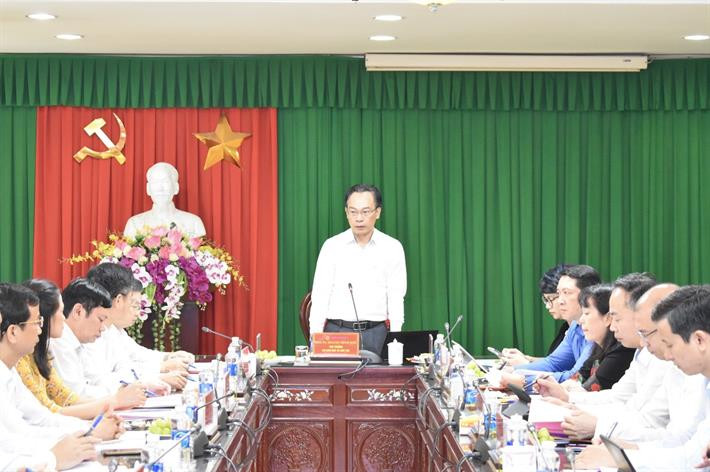 Thứ trưởng Hoàng Minh Sơn phát biểu khi khảo sát 10 năm thực hiện Nghị quyết 29 tại Trường Đại học Hồng Đức.