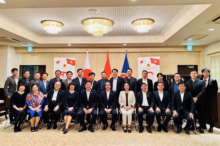 Bộ trưởng Nguyễn Kim Sơn và đoàn công tác Bộ GDĐT thăm và làm việc với Đại sứ quán Việt Nam tại Nhật Bản.