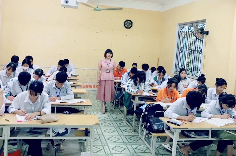 Giờ học Ngữ văn tại Trường THPT Trần Quang Khải (Hưng Yên). Giờ học Ngữ văn tại Trường THPT Trần Quang Khải (Hưng Yên).