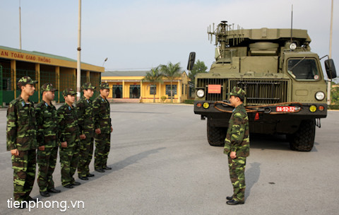 Kíp xe ra-đa sẵn sàng làm nhiệm vụ