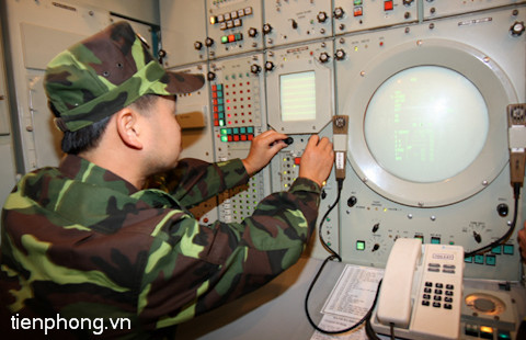 “Cho dù vũ khí hiện đại nhưng yếu tố con người và cách đánh truyền thống của quân đội ta sẽ là yếu tố quyết định đến chiến thắng” – đó là suy nghĩ đồng thời cũng là phương châm huấn luyện của cán bộ, chiến sĩ Đoàn Tên lửa phòng không 64