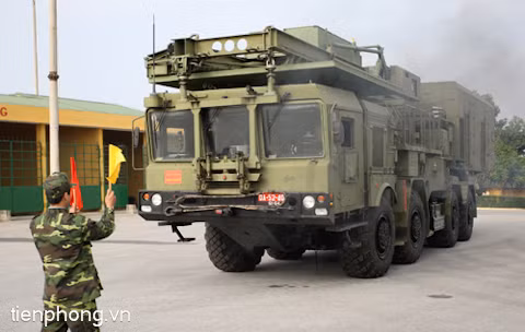 Hệ thống ra-đa hoạt động với nhiều ưu điểm nổi trội có thể kiểm soát cả vùng rộng lớn trên lãnh thổ