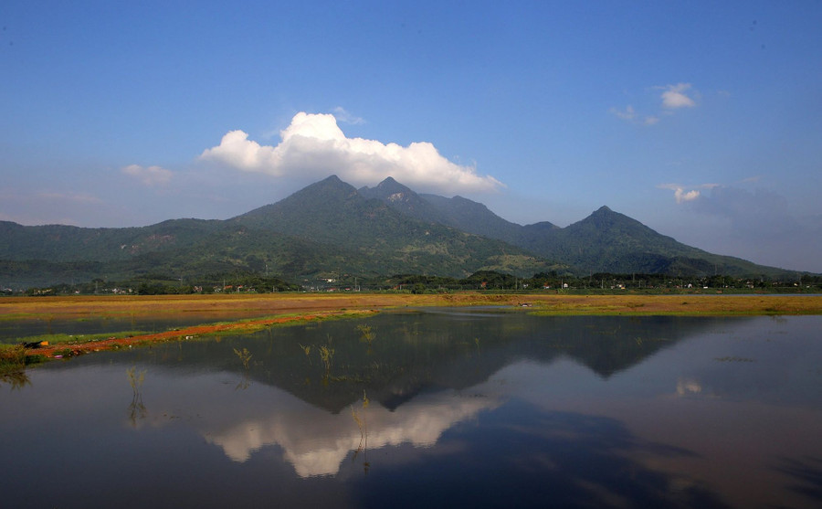 Núi Tản, sông Đà.