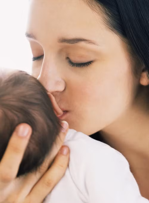 Mẹ sớm có sữa, phục hồi nhanh, trẻ sơ sinh khỏe mạnh... là những ưu điểm vượt trội của phương pháp đẻ thường. (ảnh minh họa)
