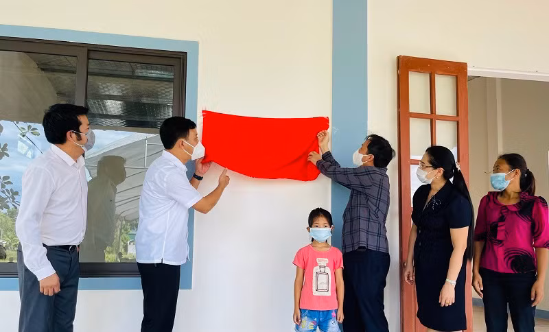 Trong năm qua, Báo Giáo dục và Thời đại đã khởi công và bàn giao 20 căn nhà Nhân ái.