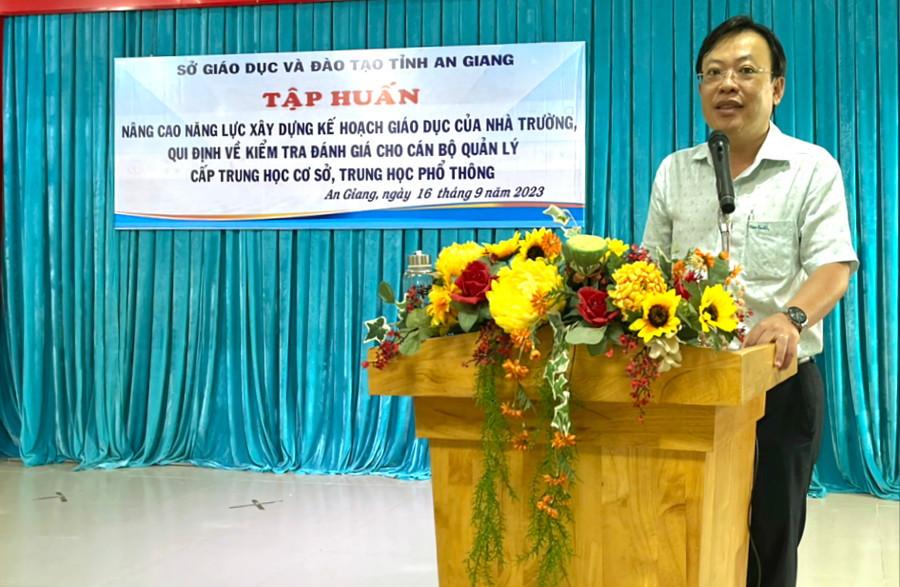 Ông Trần Tuấn Khanh - Phó Giám đốc Sở GD&ĐT An Giang phát biểu khai mạc Hội nghị. Ông Trần Tuấn Khanh - Phó Giám đốc Sở GD&ĐT An Giang phát biểu khai mạc Hội nghị.