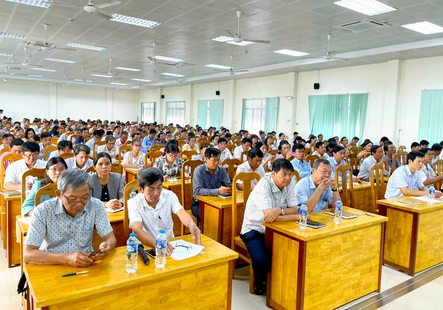 Đại biểu tham dự Hội nghị tập huấn. Đại biểu tham dự Hội nghị tập huấn.