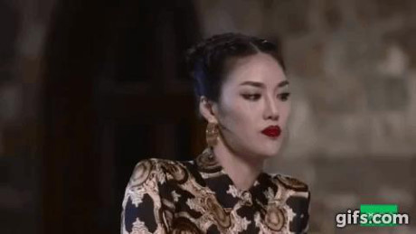 Đây là gương mặt của Lan Khuê khi Phạm Hương chủ động hướng dẫn thí sinh tạo dáng! - Ảnh 1 Day la guong mat cua Lan Khue khi Pham Huong chu dong huong dan thi sinh tao dang! - Anh 1