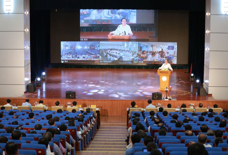 Hội nghị trực tuyến về công tác tuyển sinh năm 2019 và thực hiện Luật sửa đổi, bổ sung một số điều của Luật Giáo dục đại học sáng nay (17/7).