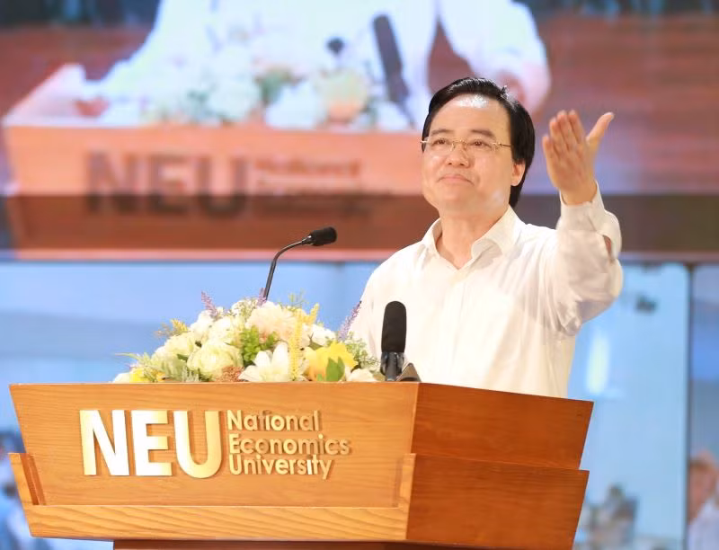 Bộ trưởng Bộ GD&ĐT Phùng Xuân Nhạ phát biểu khai mạc hội nghị