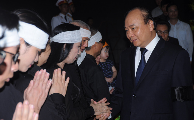 Thủ tướng Nguyễn Xuân Phúc chia buồn với gia quyến giáo sư Hoàng Tuỵ