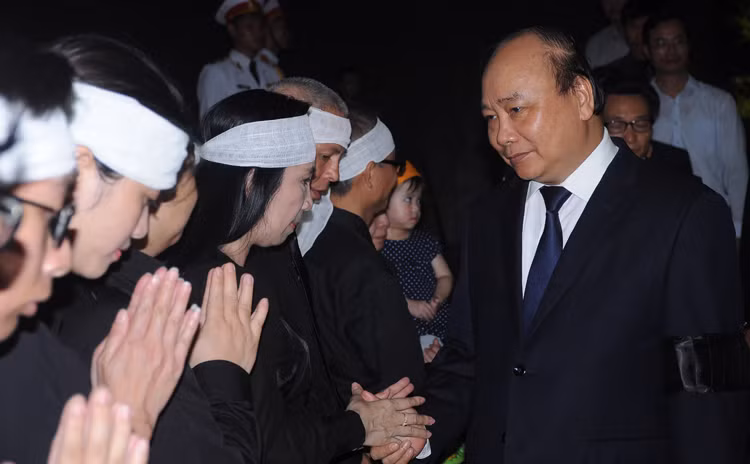 Thủ tướng Nguyễn Xuân Phúc chia buồn với gia quyến giáo sư Hoàng Tuỵ