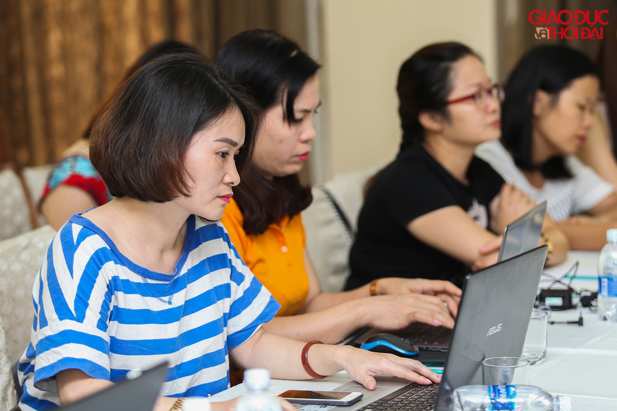 Cán bộ, phóng viên, biên tập viên Báo Giáo dục và Thời đại tham gia tập huấn với tinh thần nghiêm túc học hỏi.
