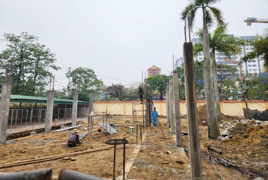 Dãy phòng học mới đang trong quá trình xây dựng của Trường THPT Hà Huy Tập (TP Vinh, Nghệ An). Dãy phòng học mới đang trong quá trình xây dựng của Trường THPT Hà Huy Tập (TP Vinh, Nghệ An).