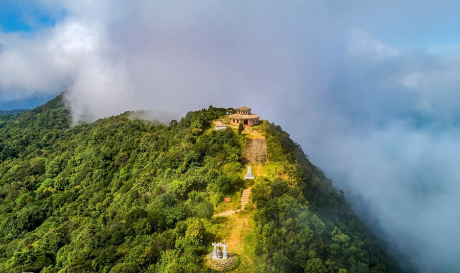 Đỉnh Bạch Mã và khu vực Vọng Hải Đài. Ảnh minh họa: INT.