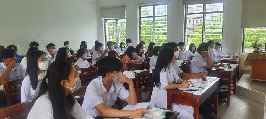 Giờ học của học sinh lớp 10 Trường THCS – THPT Nguyễn Khuyến (Đà Nẵng). Giờ học của học sinh lớp 10 Trường THCS – THPT Nguyễn Khuyến (Đà Nẵng).