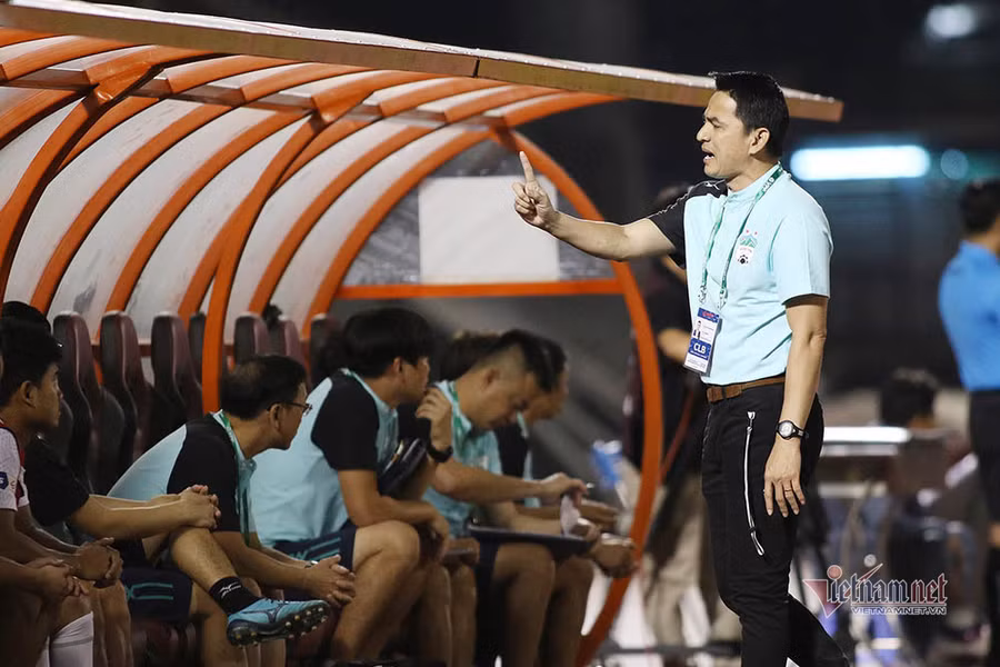 Hy vọng Kiatisuk tìm được giải pháp cho đội nhà ở chặng đường sắp tới, còn giờ thì cứ từ từ.