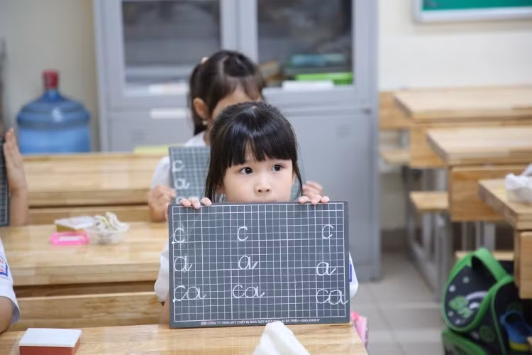 Hạn chế sử dụng công nghệ cũng giúp trẻ hạnh phúc hơn. Ảnh minh họa: Thế Đại.