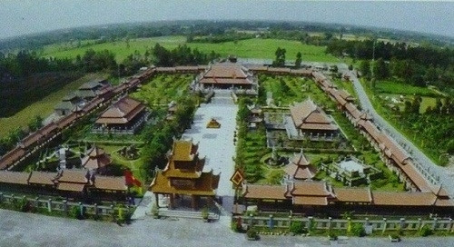 Đại gia bỏ 300 tỷ xây "cố đô Huế" giữa Tây Nam bộ giàu cỡ nào?