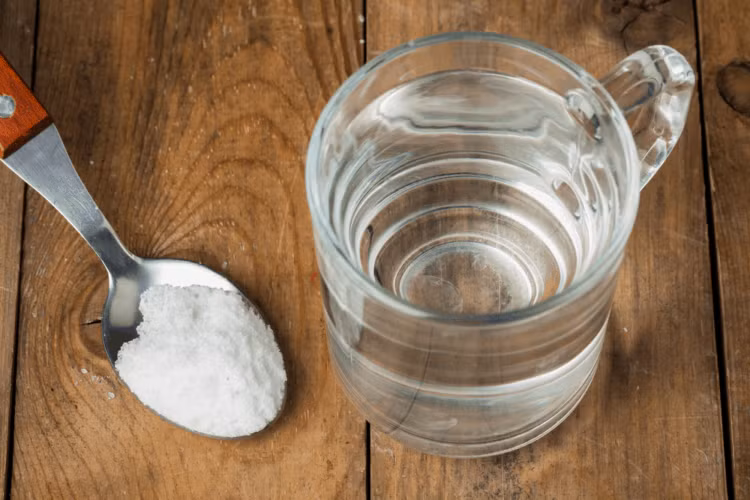 cách chữa lành vết thương bằng nước muối