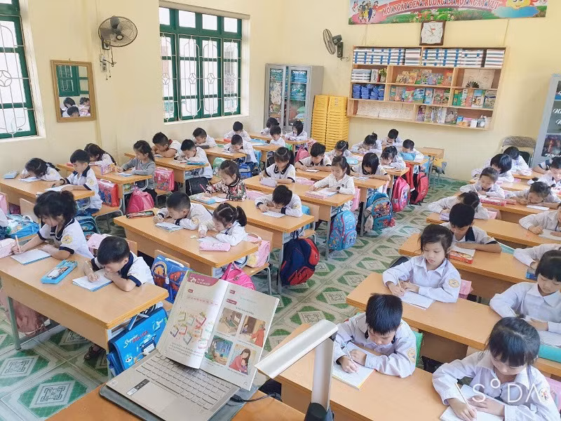 Khuyến khích HS tiểu học đọc sách, truyện giúp tăng cường vốn từ vựng và cách đặt câu… khi học văn. Ảnh: NTCC