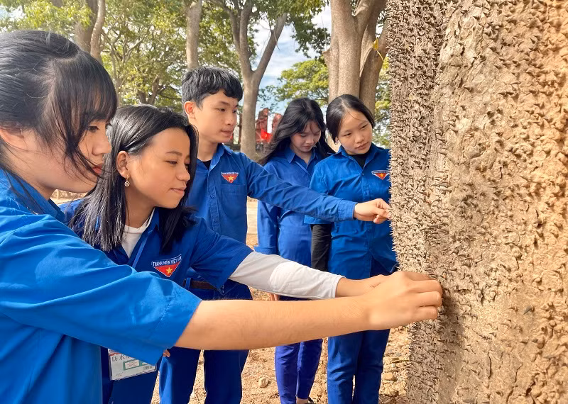 Học sinh Trường THPT Hướng Hóa (Quảng Trị) trải nghiệm thực tế.