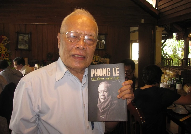 Chân dung GS Phong Lê.