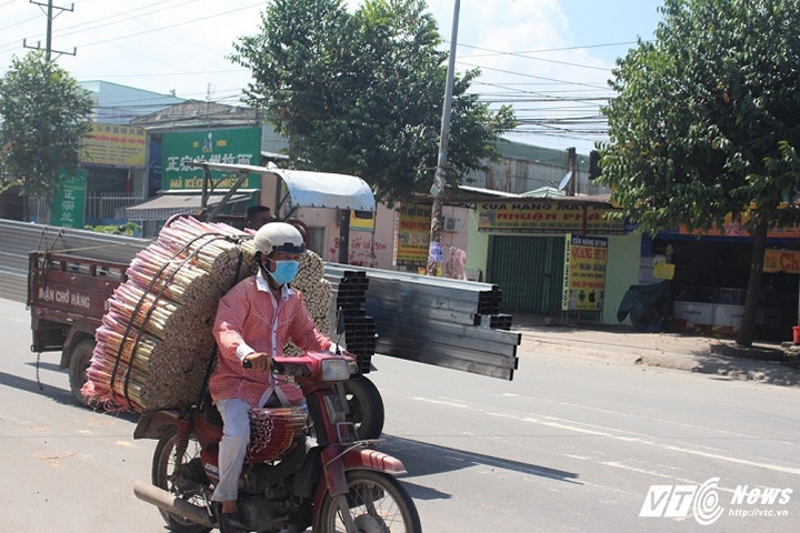 Xe "máy chém" dàn hàng ngang, "đại náo" tỉnh lộ Bình Dương
