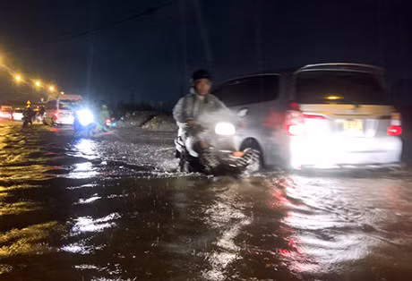 TP.HCM: Nhieu tuyen duong lai sap bi ngap du khong mua - Anh 1