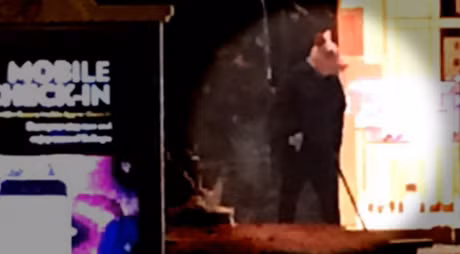 3 ke cam sung, riu cuop cua hang trang suc trong dem - Anh 1